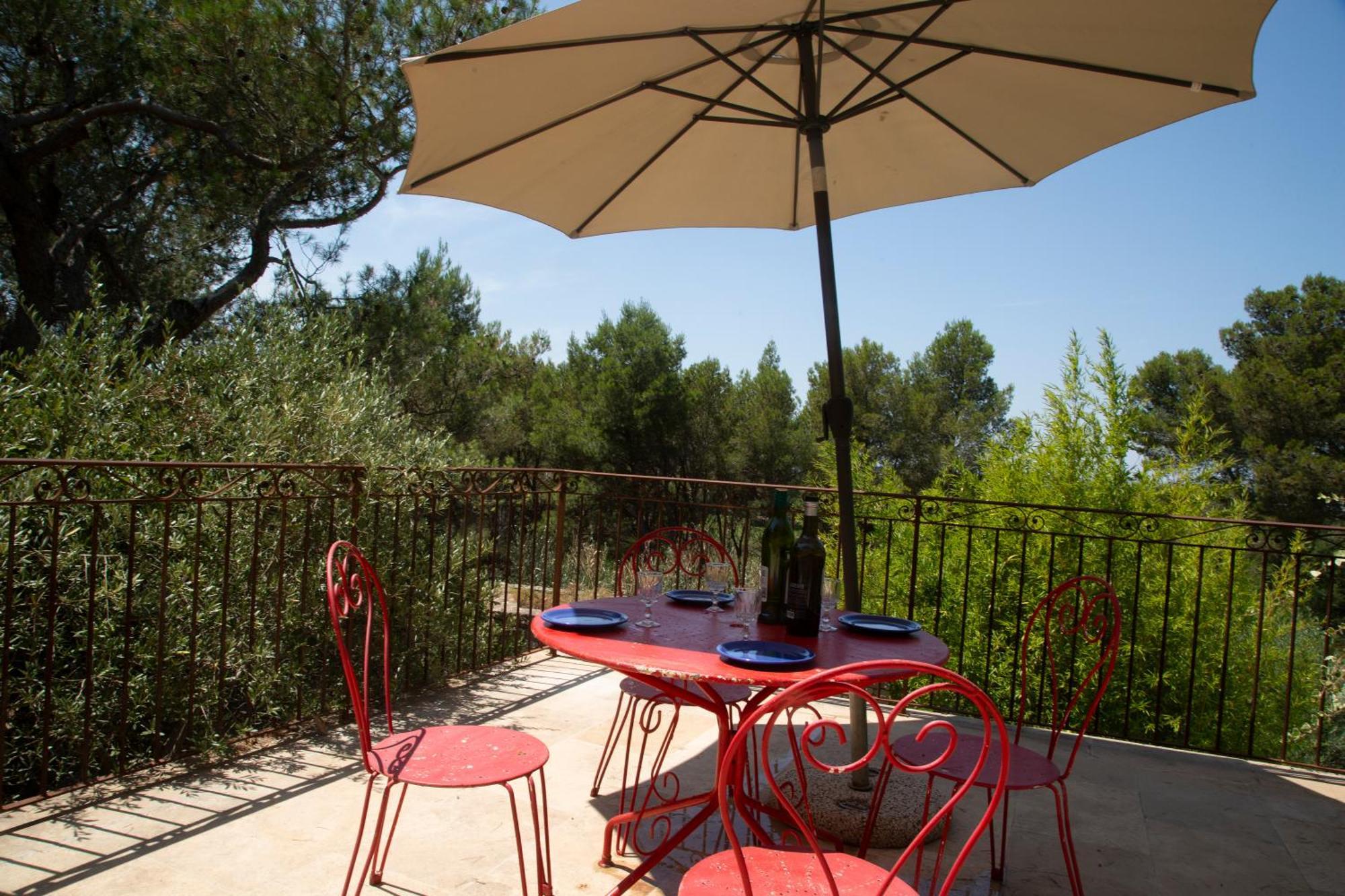 Le Gite Sous Les Pins Les Taillades 外观 照片