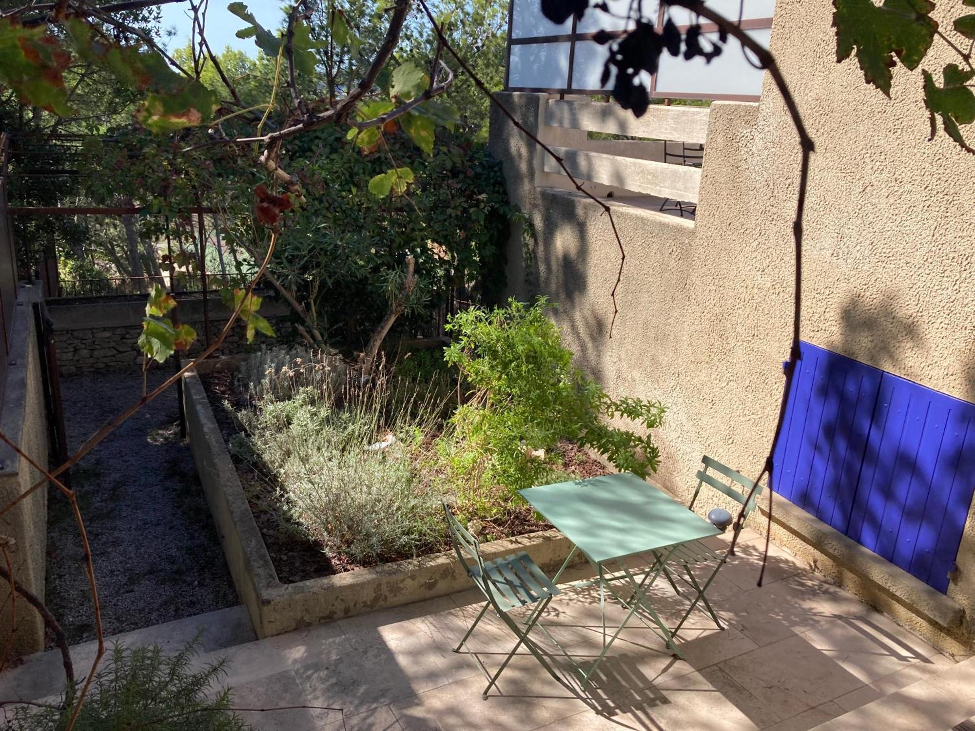 Le Gite Sous Les Pins Les Taillades 外观 照片